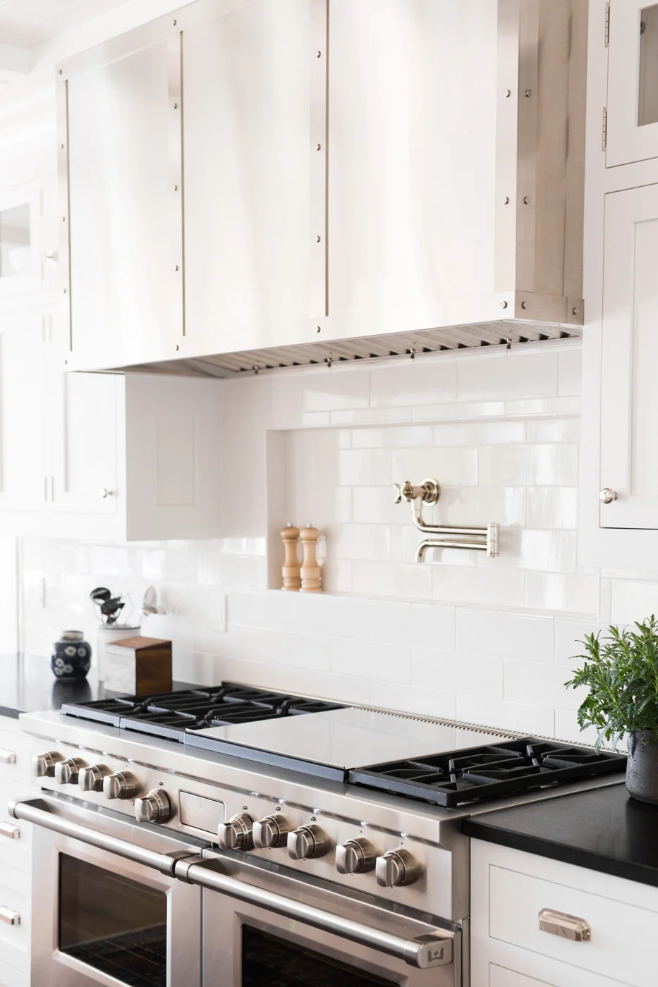 Before_After+Tour+of+Studio+McGee's+latest+remodel.+Custom+hood+detail+with+niche+over+stove..jpg