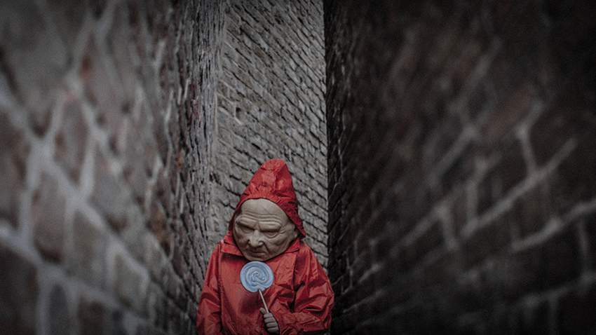 Phil_Gomm_Squeeze_Gut_2025_Reds_Kingdom_11.png