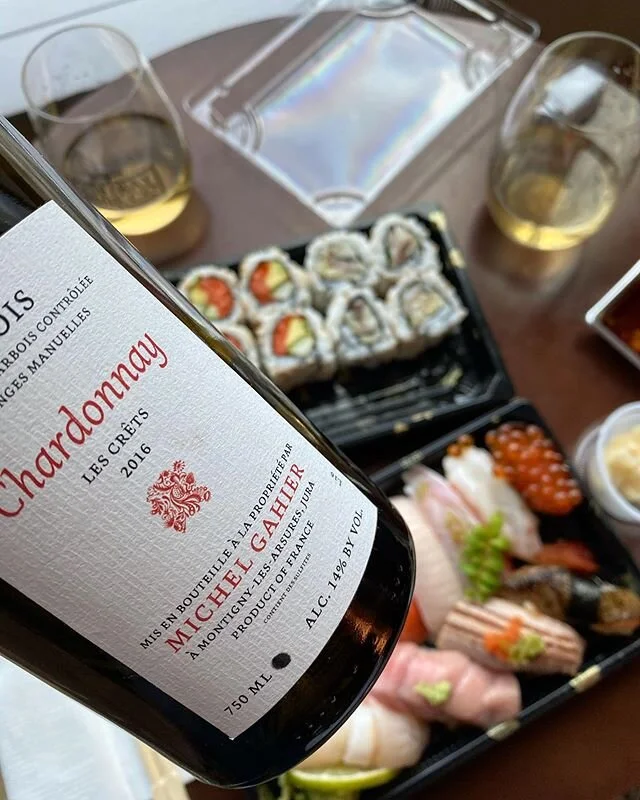 Michel Gahier and Sushi Kappo Tamura for the win! Omakase to go from one of our favorite sushi 🍣 restaurants and a delightful white from the Jura. Turns out it pairs with things other than Comté 🧀! It&rsquo;s the little things..
.
.
.
.
.
.
#doeba