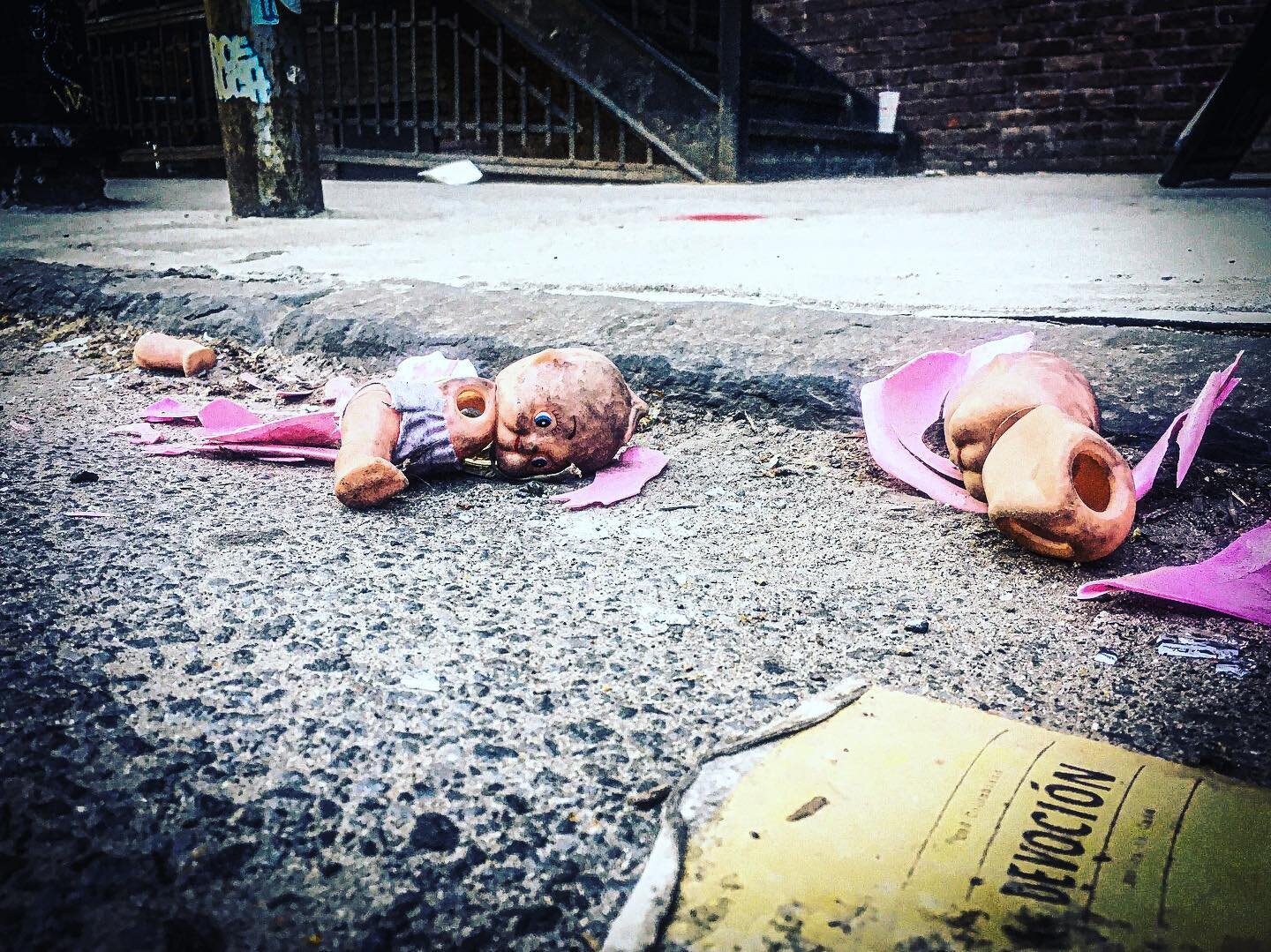 D E V O T I O N 🌸
&hellip;In keeping with the odd doll theme ~
#ohbaby #newadventures #longday #someonescoffeegotthebestofthem 
.
.
.
.
.
.
.
.
.
#lost #found #baby #doll #babydoll #macabre #creepy #streetphotography #subwaycreatures #citylife #aban