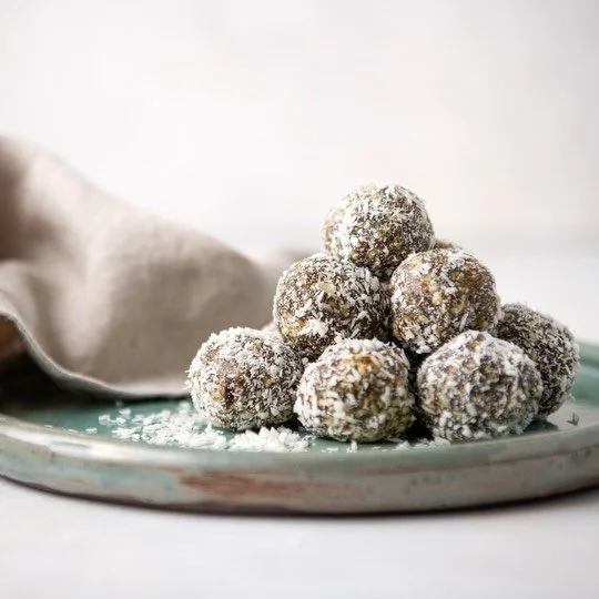 Postpartum Rule: 

If it needs two hands, it&rsquo;s not the right snack.

That&rsquo;s why we love to deliver bliss balls each and every week for one handed snacking for our new mamas!