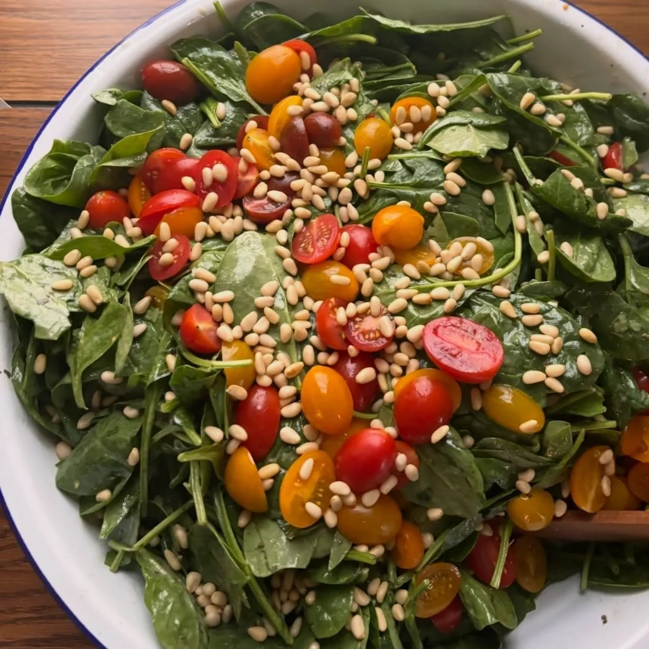 🥗 Spinach, Cherry Tomatoes, Pine nuts &amp; White Balsamic Vinaigrette.