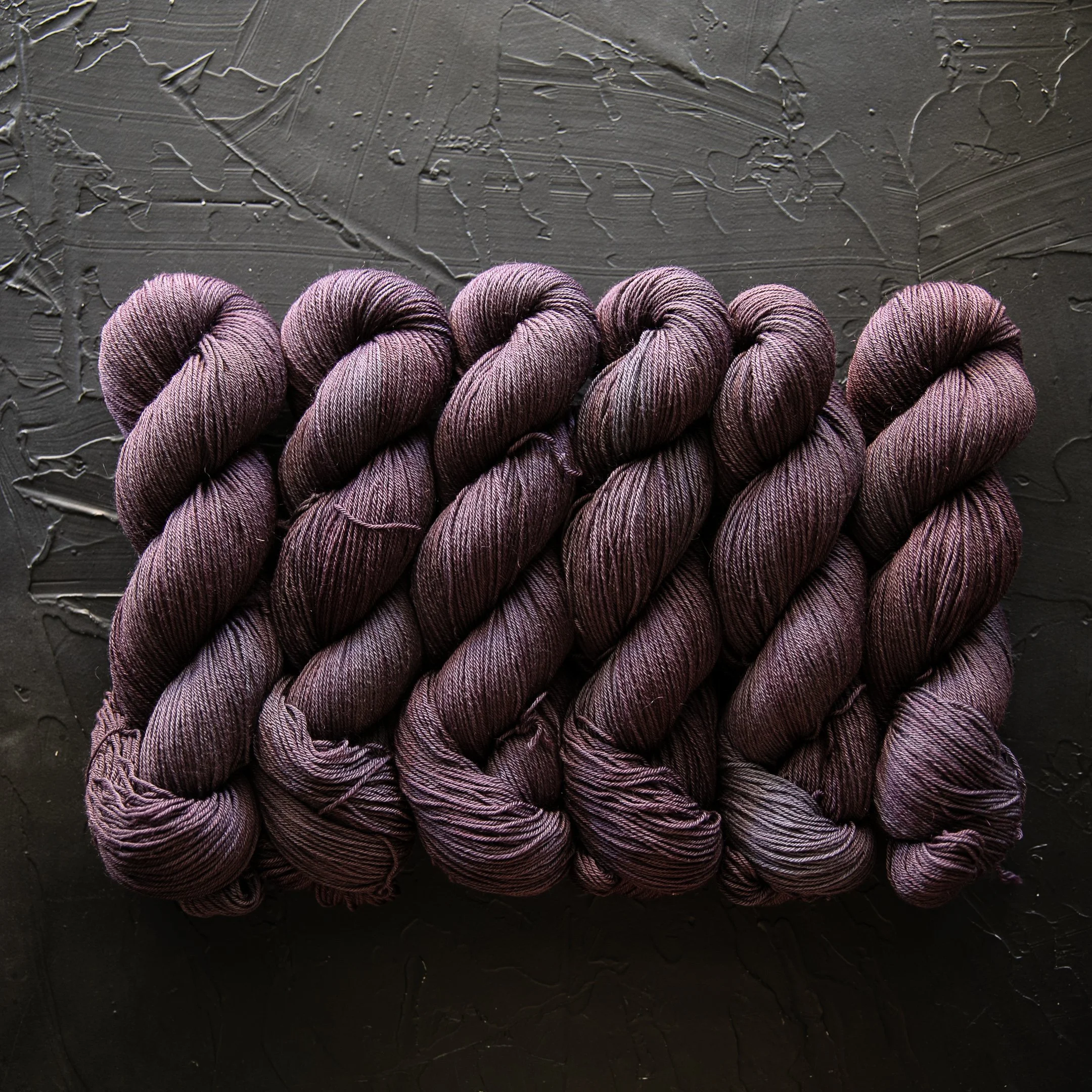 Plumline (deep plum) ROOTS COLLECTION — Natural Sock