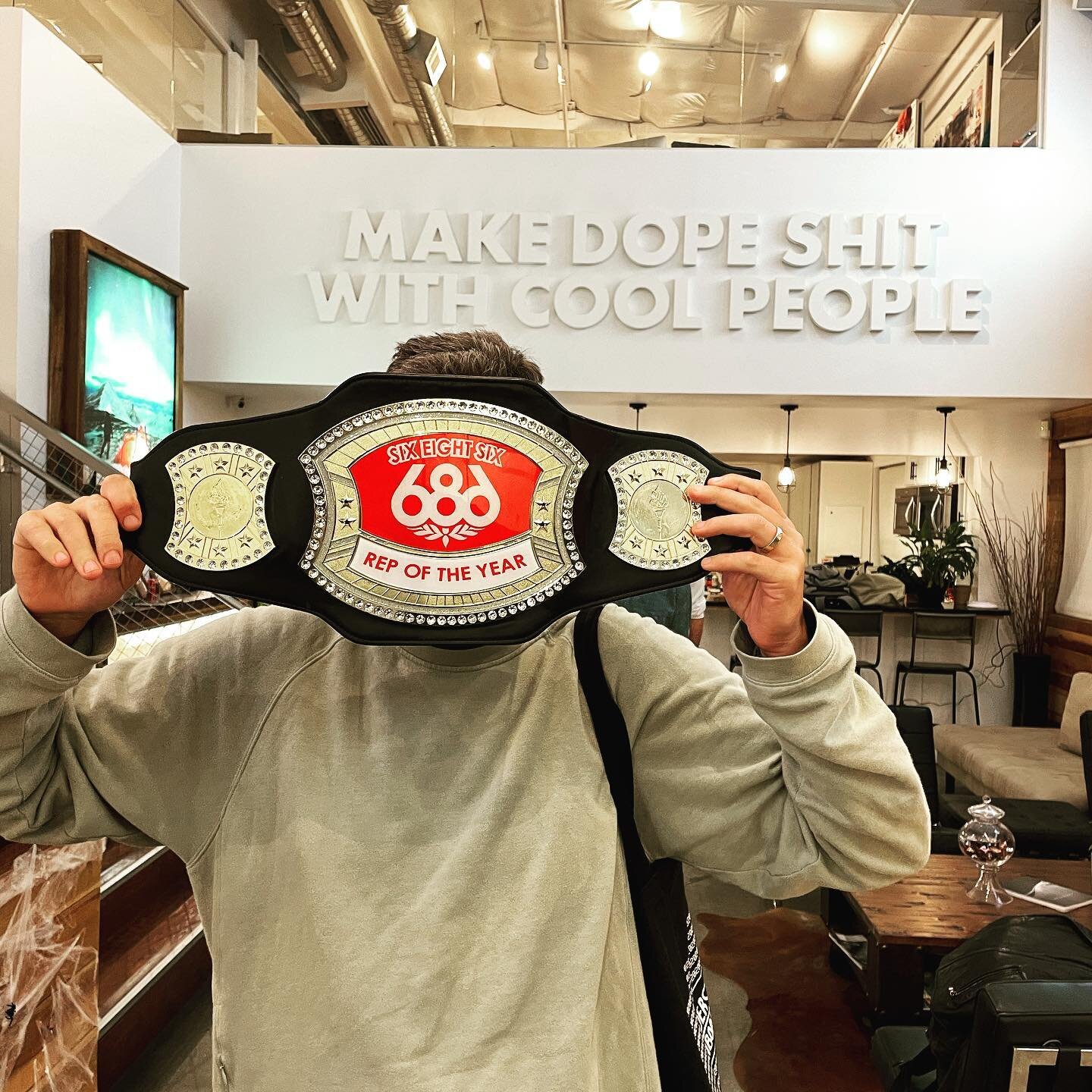 Honoured and extremely grateful to get this belt 2 years in a row! Thank you to everyone at @686 @686snow for being the most amazing brand to work with, and to all the retailers for their trust and support!
#makedopeshitwithcoolpeople