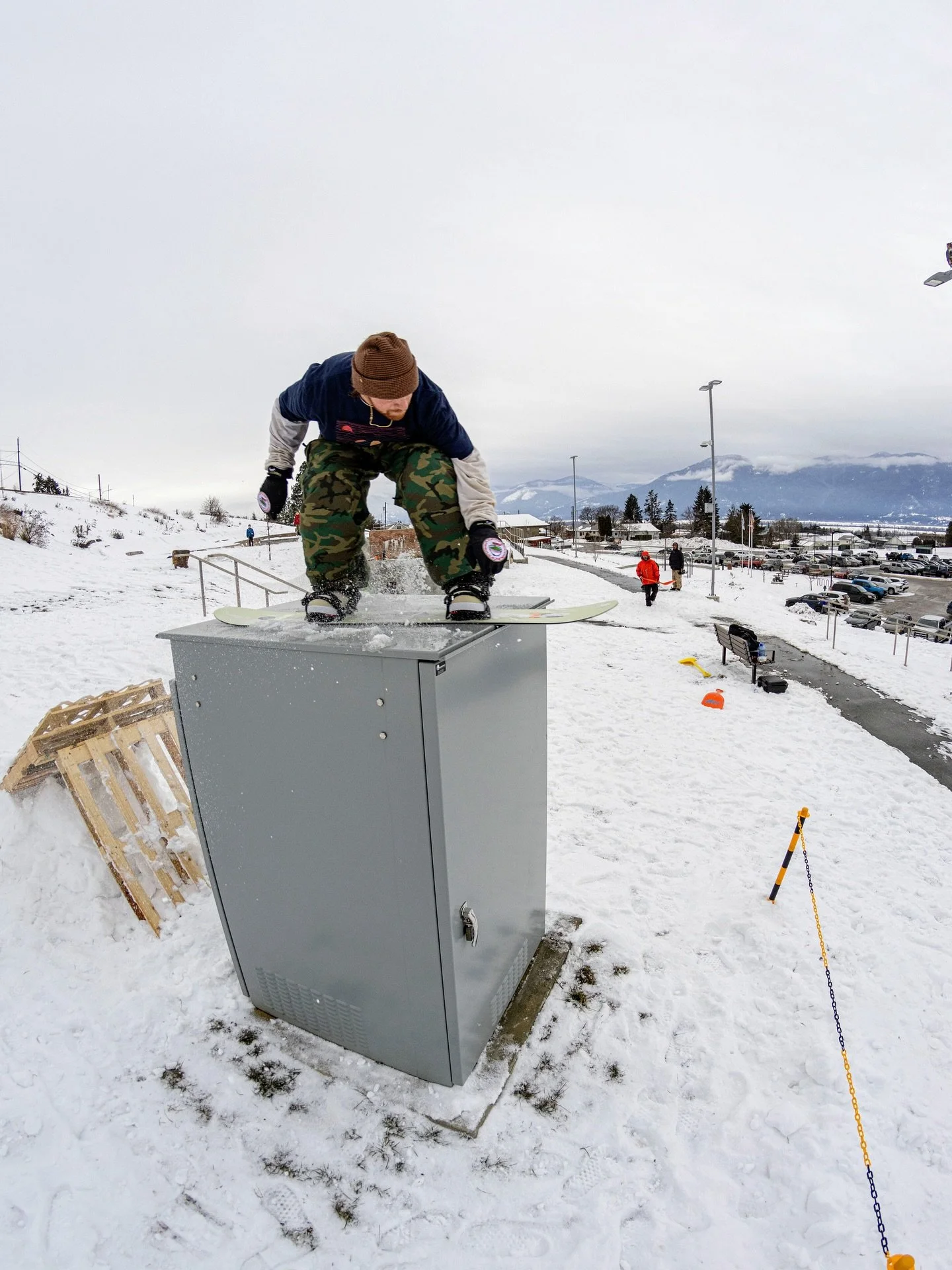 Some of the crew sporting the new @686 Essox Pant by @tommygesme 

Find yours at your local boardshop!

Slide 1: shot by @camouflagehologram 
Slide 5: shot by @adamwhitaker 
Slide 8: shot by @therandycam