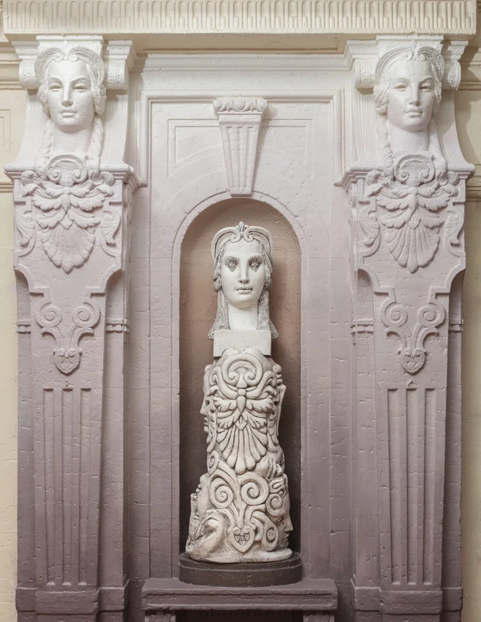 Liberty Eyes , installation view. Leslie Fry. 2018. Reinforced plaster, ink, steel. 49” x 18” x 10½” Freehand New York, NYC, Freehand/Bard Art Commission. Photo by Jeanette May, courtesy of the artist.