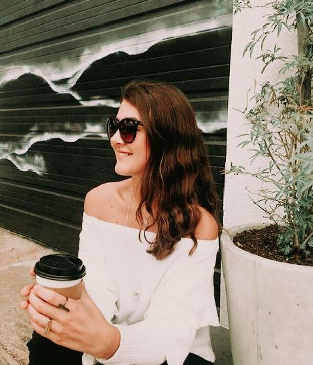 Coffee &amp; nice weather is getting me through this Wednesday // How do you push through the middle of your week? ✫✫⠀
.⠀
.⠀
.
.
.⠀
#graphicdesign #socialmedia #onlinemarketing #laudiemarismarketing #girlboss #womenwhowork #networkmarketing #workingw