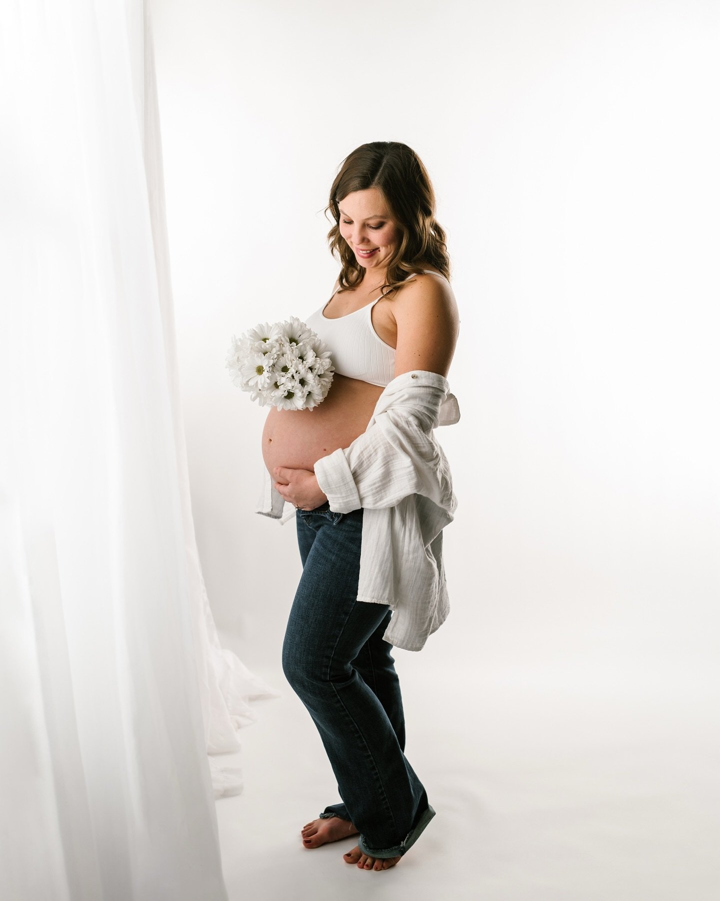 Still obsessing over this sweet studio maternity session! 

Do you like my faux window? Yep! You read that right! I had so much fun setting it up and making this vision come together! 

Definitely a beautiful and timeless look! Let me know if you wan