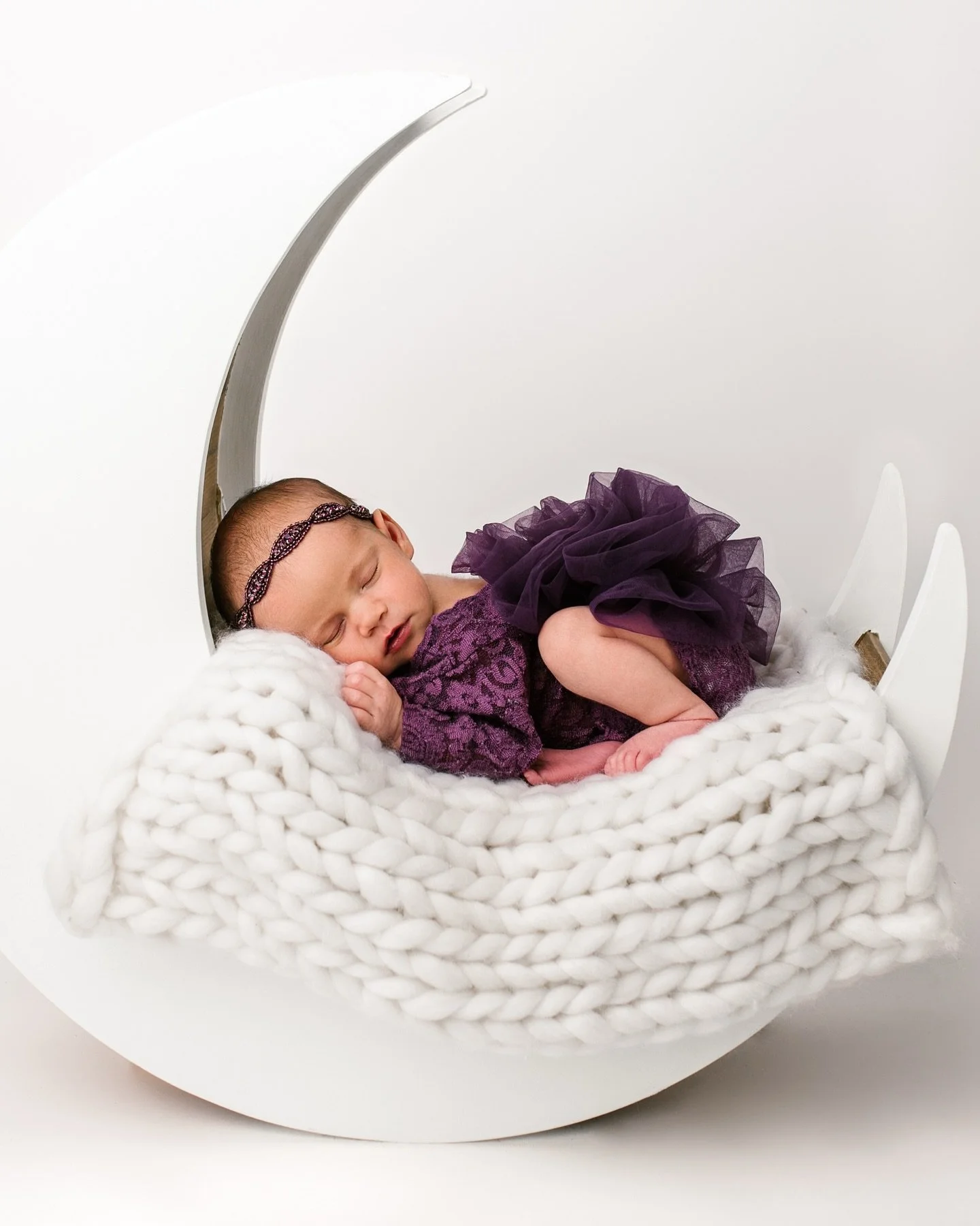 Summer has had this mama so busy, but I want to be better about sharing my sessions here! This sweet baby was so sweet and her little grin at the end steals the show! 
Always a blessing to help new families make these once-in-a-lifetime moments!
