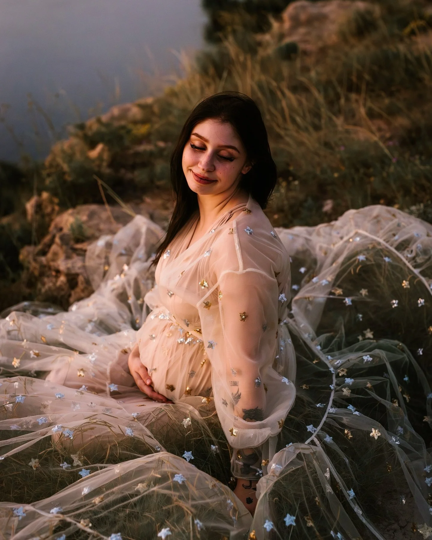 The blue hour at this maternity session could not have been more perfect! 🌠