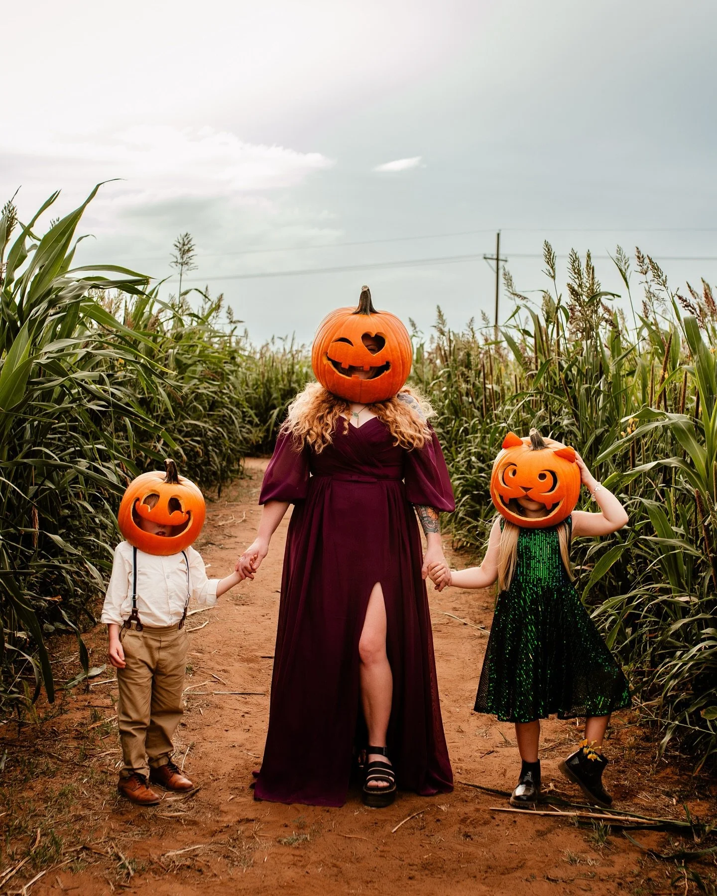 Hello busiest month ever! I thought today it would be fun to throw it back to last year with the cutest Pumpkin family ever! I know fall events are already in motion. Hope everyone is having a safe and fun fall season!

Been a bit MIA and need to sha