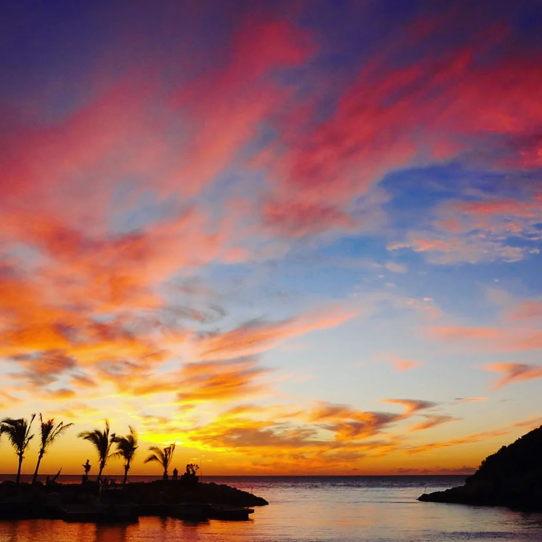 Sunset photograph taken on a different evening which was fully surrounded by gadgets.