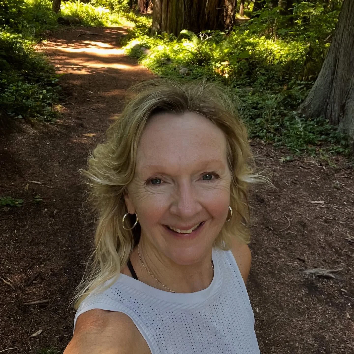 Sometimes you just need to take a moment ❤️
.
#breathe #yoga #getoutside #lookup