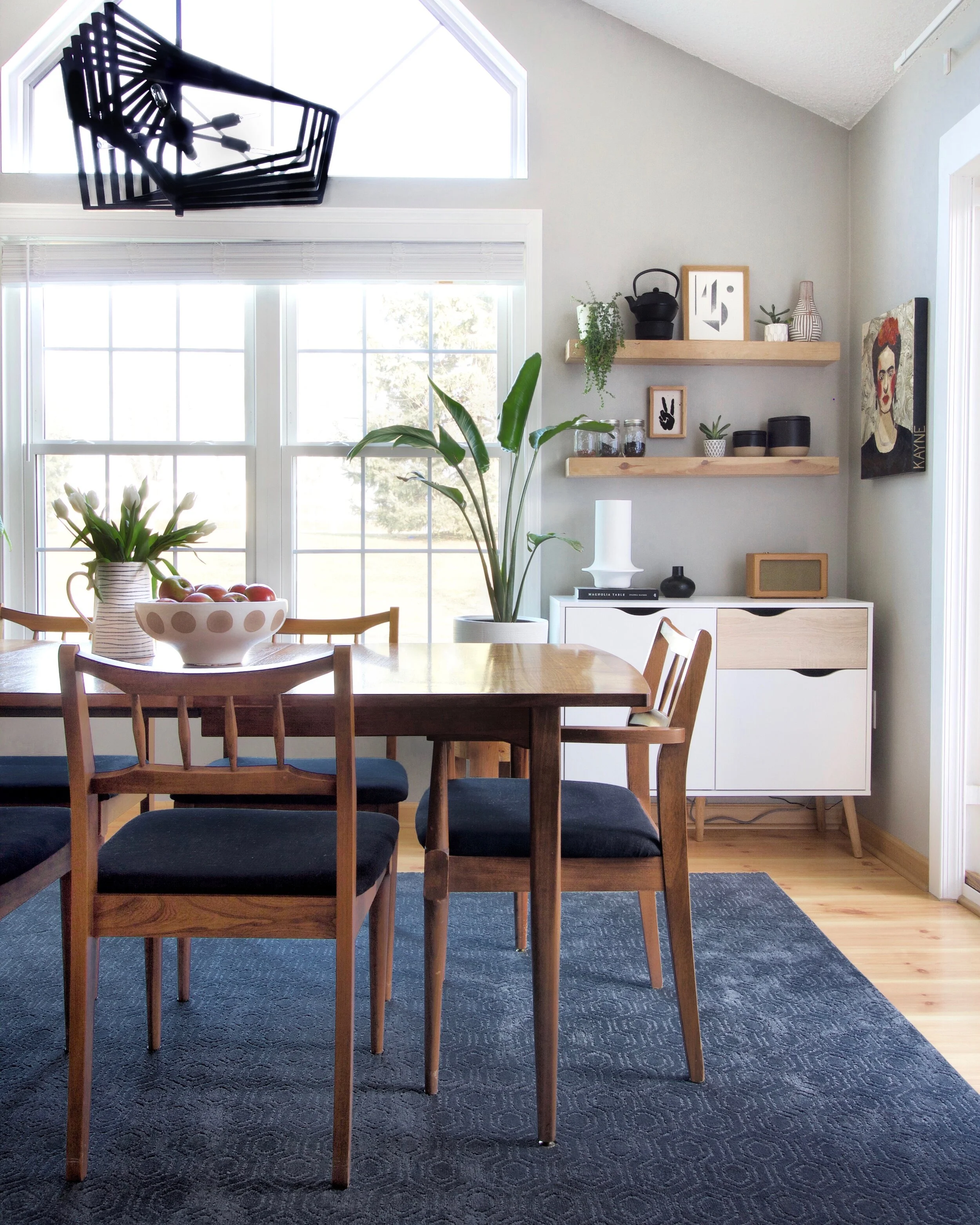 How To Choose a Rug for a Dining Room