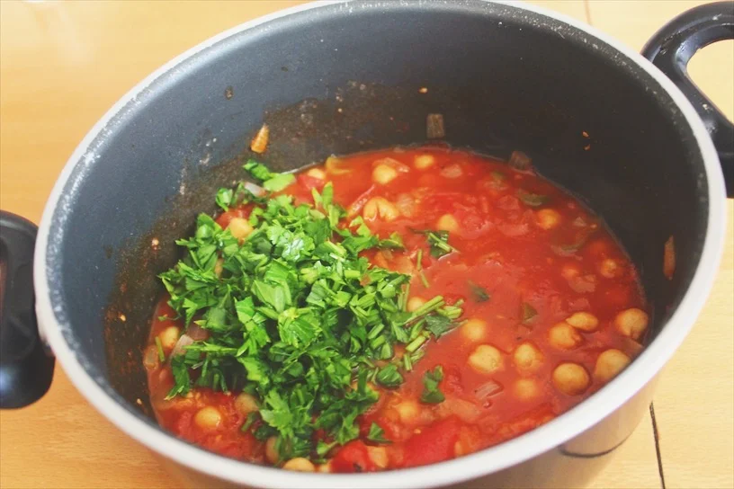 Final touch: parsley. اللمسة الأخيرة: بقدونس.