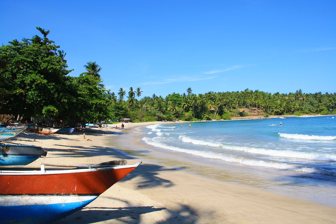 hiriketiya_bay_view_fishermen_boats_beach_sri_lanka.jpg