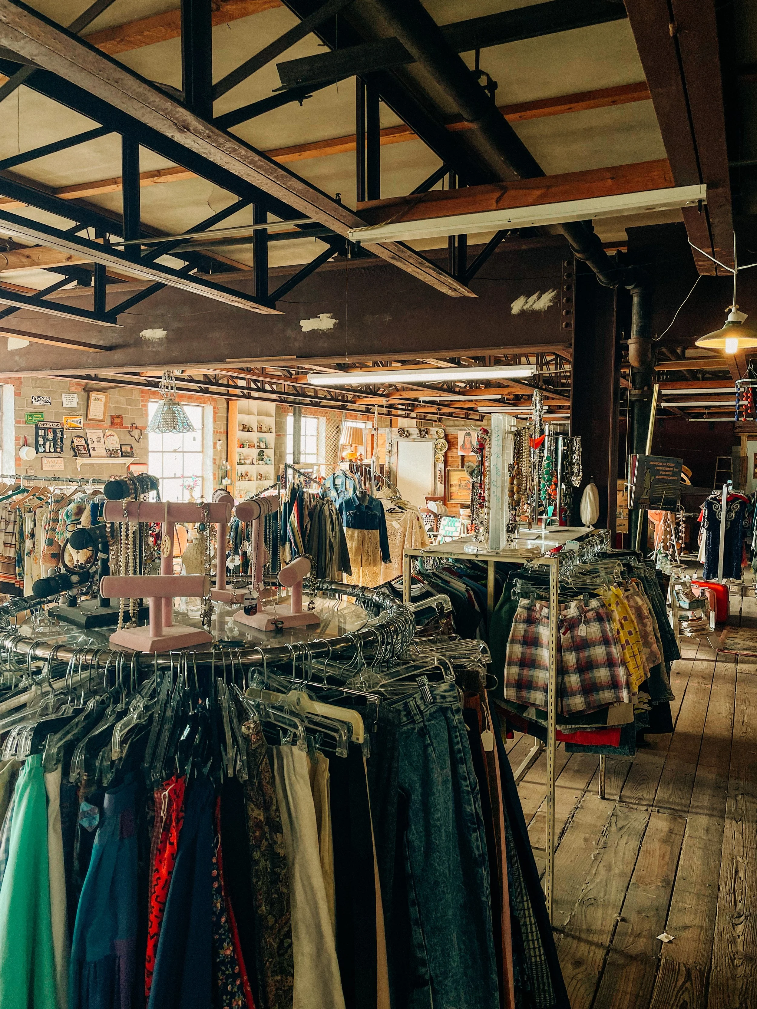 Alley Cat Vintage | Downtown WF Alley Cat Vintage | Downtown WF