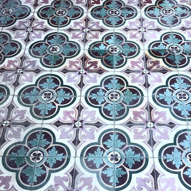 Green + Purple tones in a gorgeous rustic tile pattern. 
Installed at the recent Dawes Point Project. .
.
#tiler&nbsp;#tiling&nbsp;#tiler&nbsp;#commercialtiling#patterndesign&nbsp;#pattern#surfacedesign&nbsp;#patternedtiles&nbsp;#tile#tiledesign&nbsp