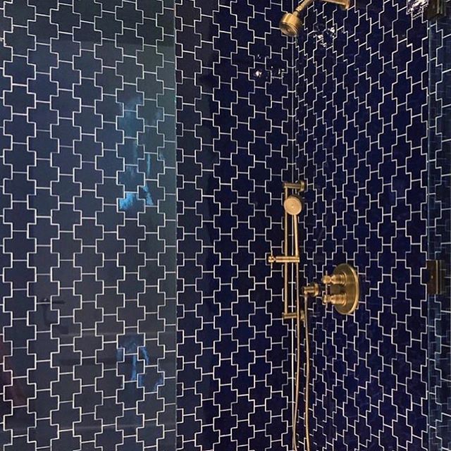 Bathroom Luxe with Navy + Gold 💕 📸 @annsacks 
#bathroomdesign #bathroom #bathroomdecor #navyandgold #goldtaps #mosaic #design #interiordesign #bathroomdesigner #navytiles #navy #gold #luxe #luxeinteriors #instaluxe #homedecor #surfacetilessydney #t