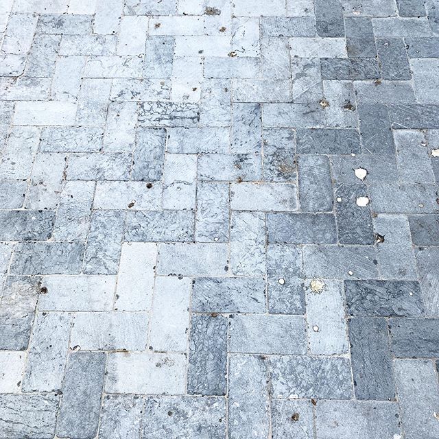 Texture 💗 | Discovered this beautiful  Residential Walkway in the Streets of Hurlstone Park, Sydney.
.
.
.
.
#streetstyle #residentialarchitecture #residential #sydneystyle #sydneyarchitecture #urbanphotography #herringbone #stone #granite #homeswee