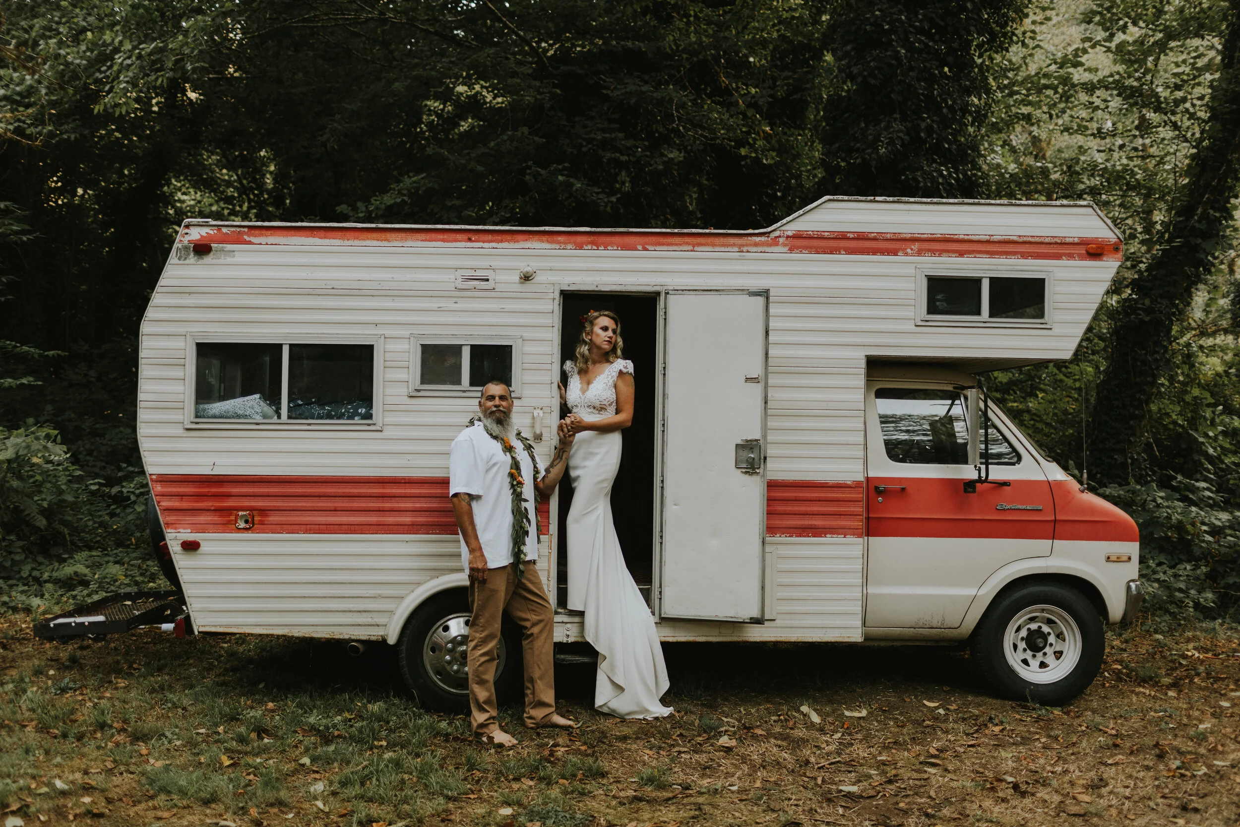 Ellen + Gailon :: Corvallis, Oregon Woodland River Wedding 