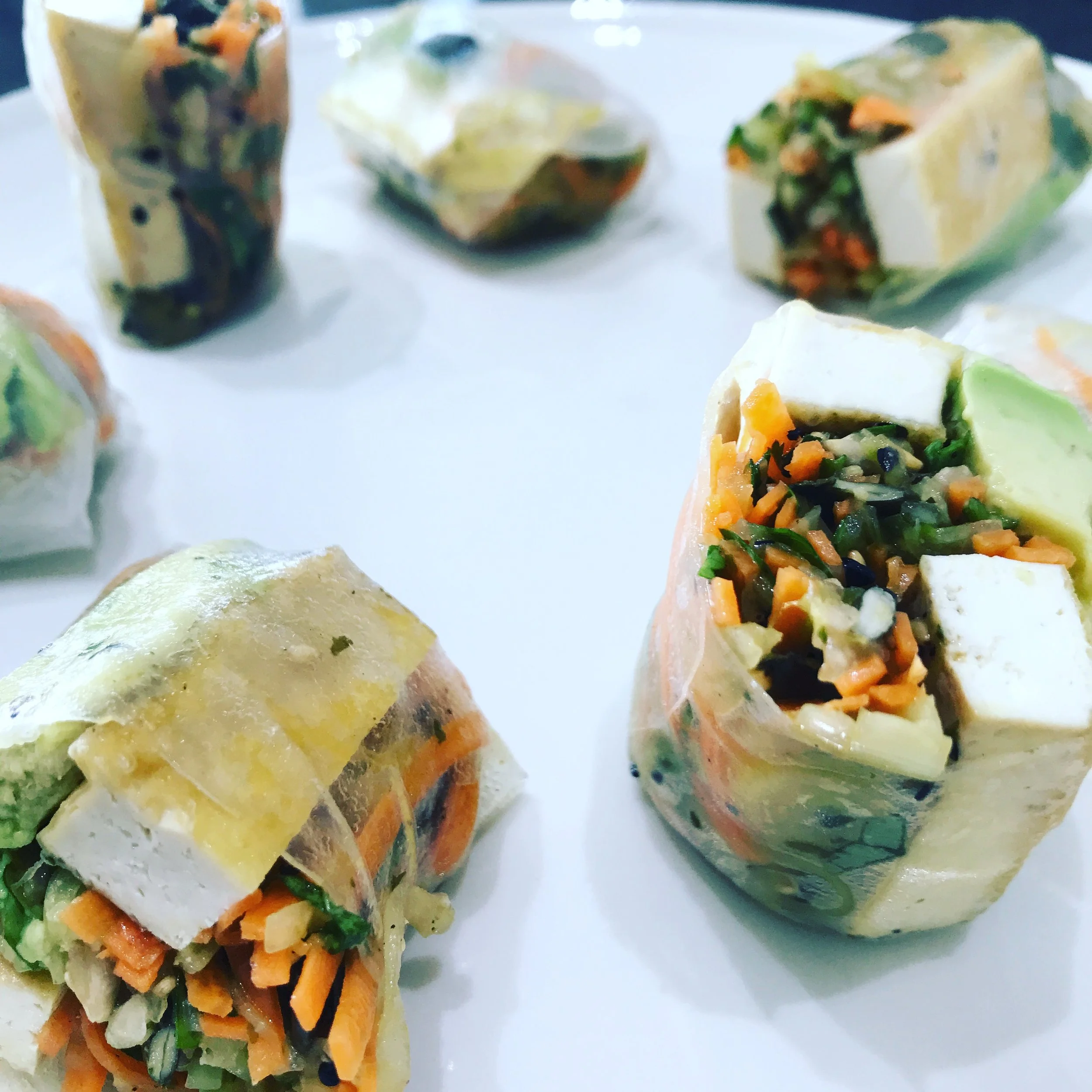  Rice paper rolls with tofu and avocado 