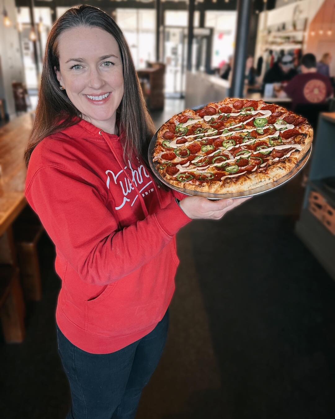 🚨🍕 N E W  S P E C I A L 🍕🚨

Super Roni!

Loaded with our classic pepperoni AND cupping pepperoni, fresh jalape&ntilde;os, mozzarella and a house-made siracha ranch drizzle.