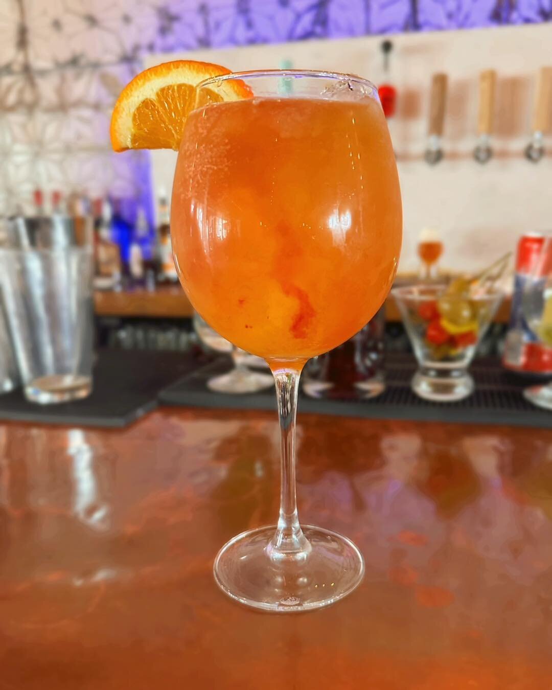 🍑 Brunch Punch! 🍑

Sebago Spider Island rum, Prosecco, peach schnapps, blood orange seltzer &amp; pineapple juice.

Serving brunch from 11-3. See you soon!