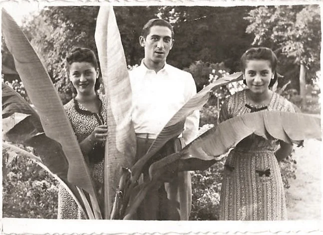 L. to R: Fredza (née Kaplan) Garelick, Max Garelik and Lily Kaplan