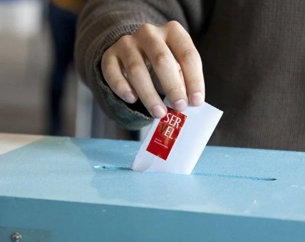 Trabajadores y trabajadoras contarán con 3 horas para votar y malls y strip centers estarán cerrados el domingo 27