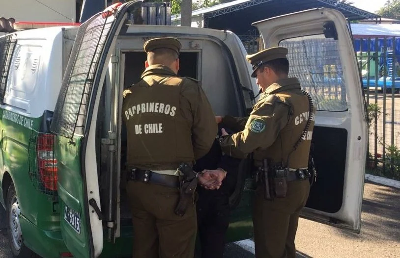apenas pisaron chile: Tres de los 45 deportados desde Estados Unidos terminaron detenidos