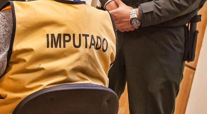20 años de cárcel: Condenan a hombre por violar reiteradamente a su hija de 12 años en Chillán