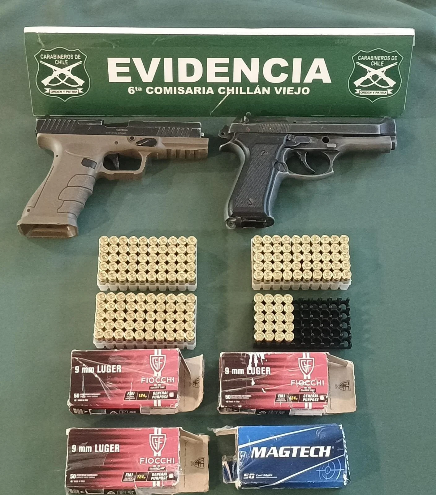 Chillán Viejo: Carabineros detuvo a 2 sujetos que portaban armas en un vehículo