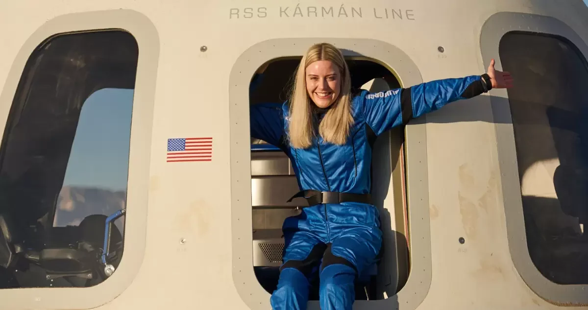 La ingeniera aeroespacial Michaela Benthaus es la primera persona en silla de ruedas en ir al espacio