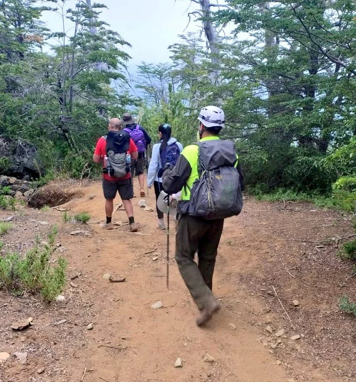 Rescate oportuno en Pinto: Carabineros salvan a cuatro senderistas extraviados en Laguna Huemul