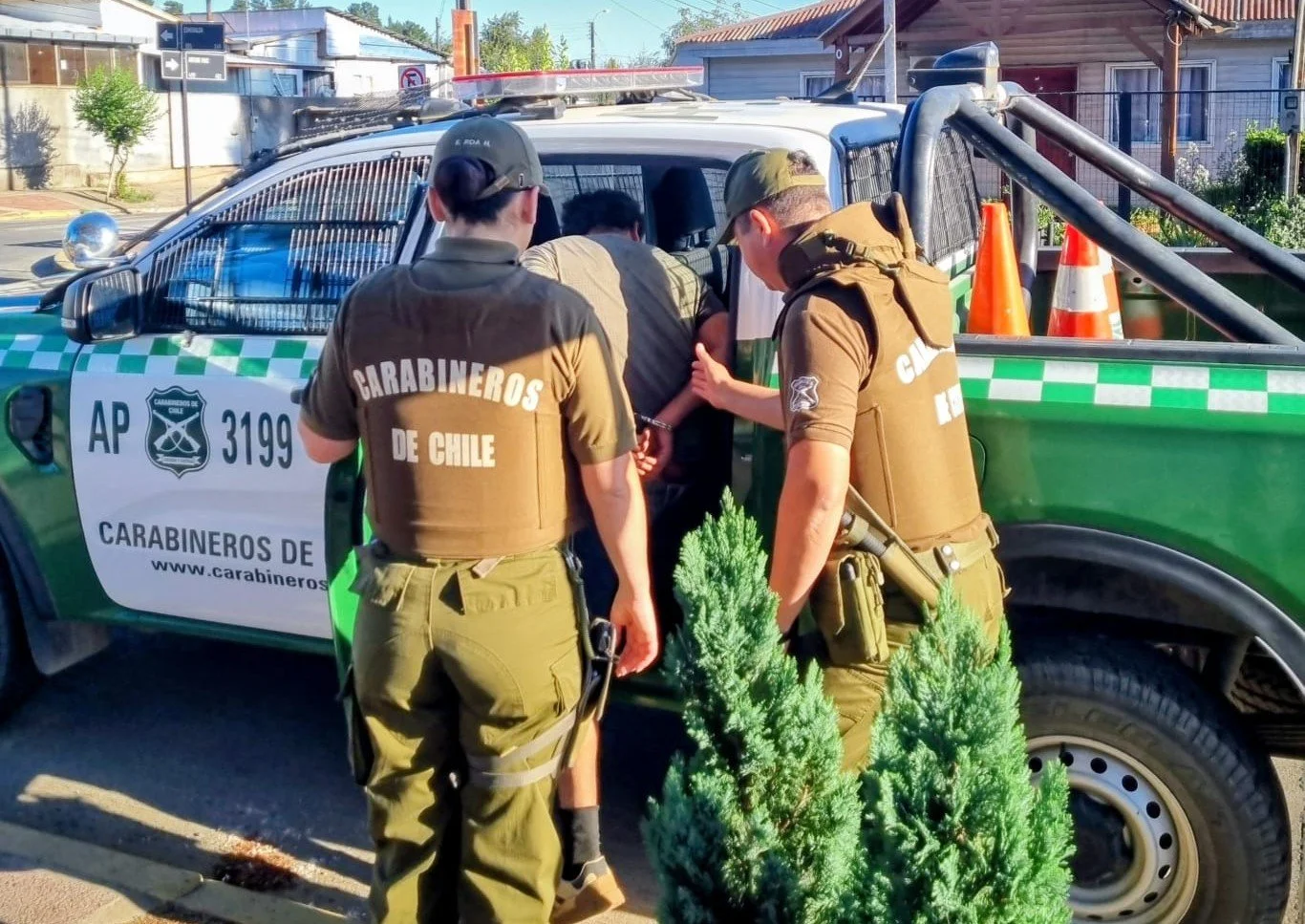 Detienen a hombre acusado de violar a la pareja de su hijo en El Carmen