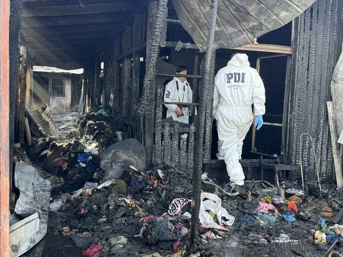 Mujer de 36 años fallece en incendio en población Santa Elvira: PDI investiga las causas del siniestro