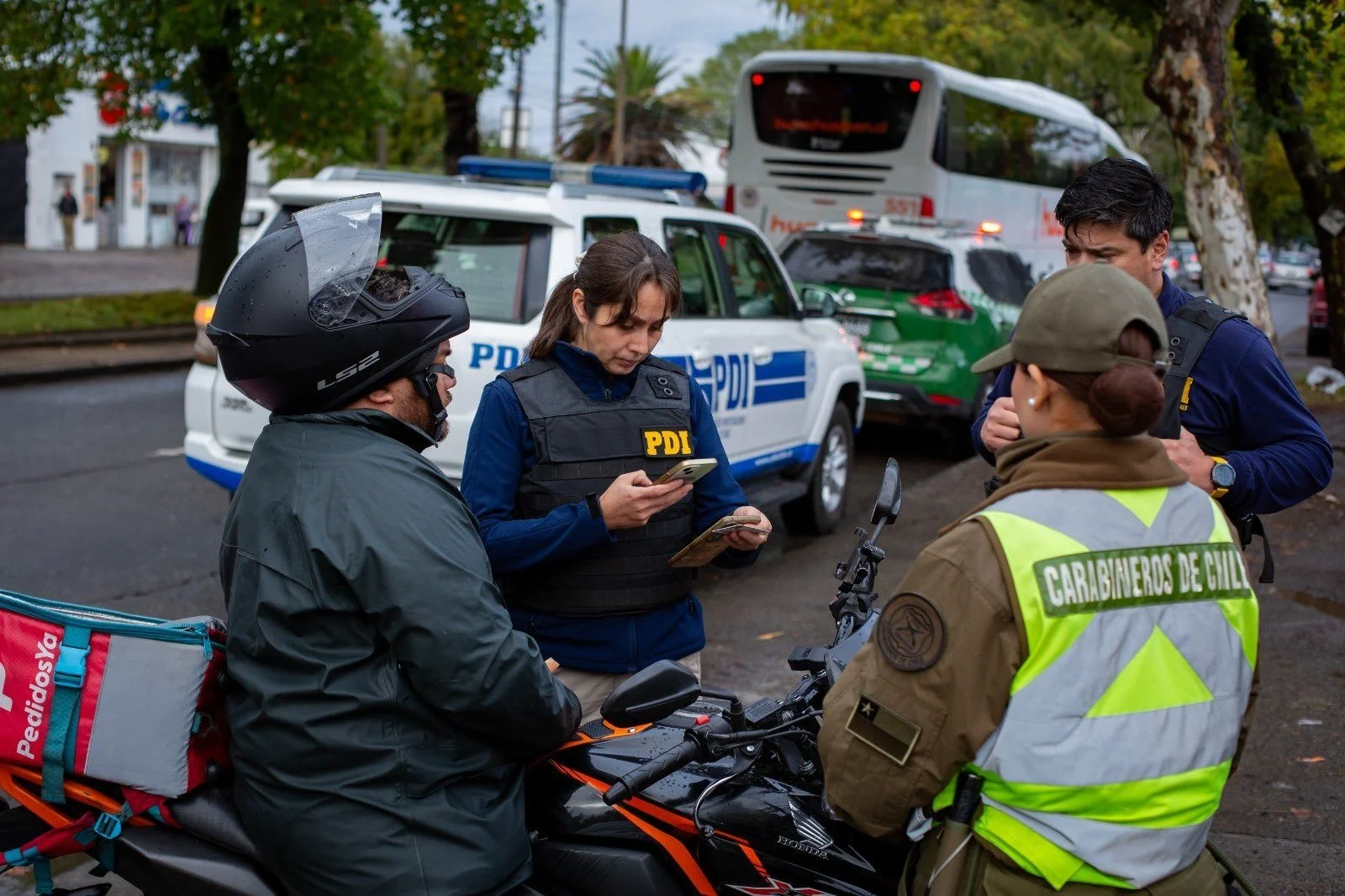 PDI realizó fiscalización migratoria en el centro de Chillán: 10 personas denunciadas y una expulsión concretada