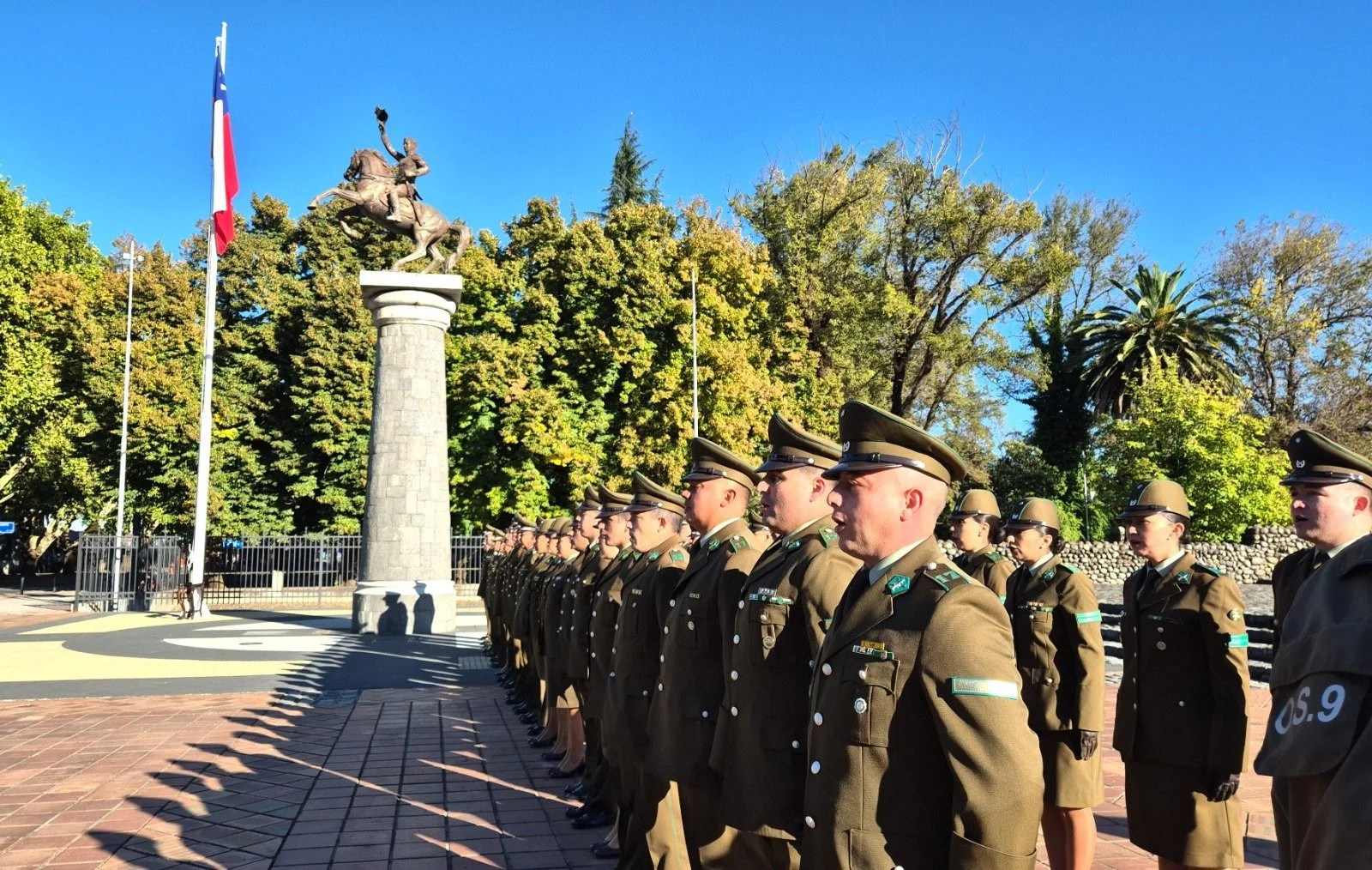Carabineros Ñuble inicia en Ñuble su mes aniversario con tradicional izamiento de la Gran Bandera