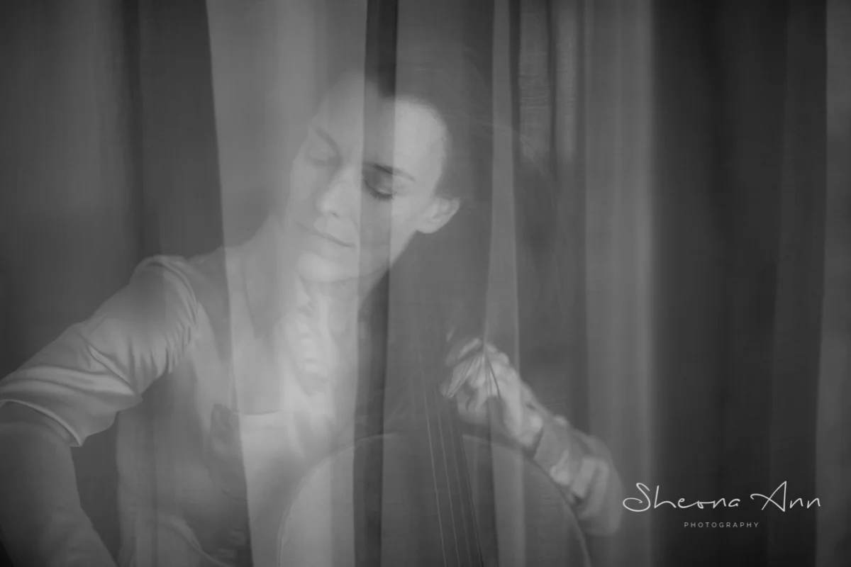 Eva-BOECKER-Cello-bw-portrait-sheona-ann-photography (15 of 15).jpg