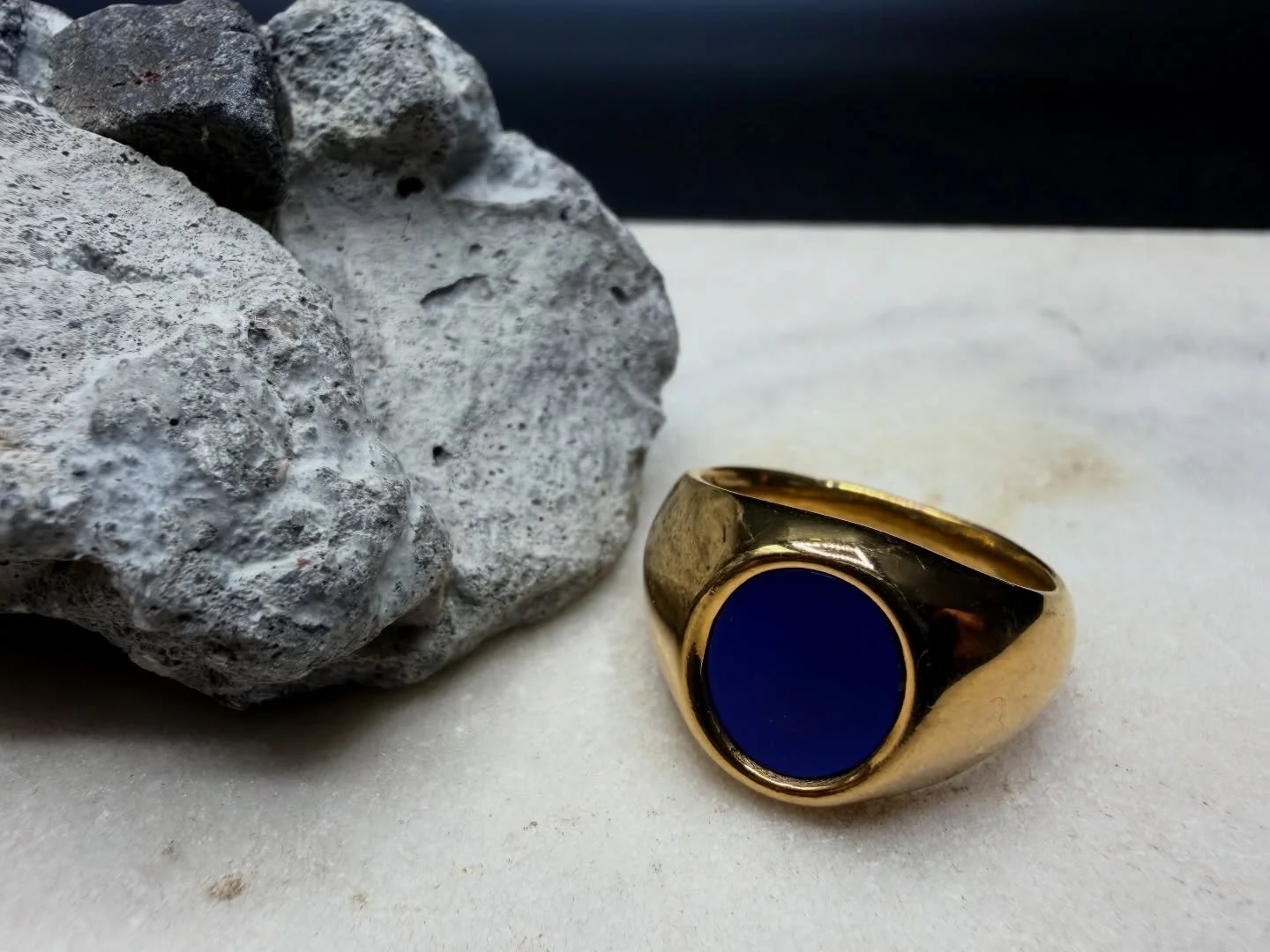 BKB ROYAL BLUE SIGNET RING.