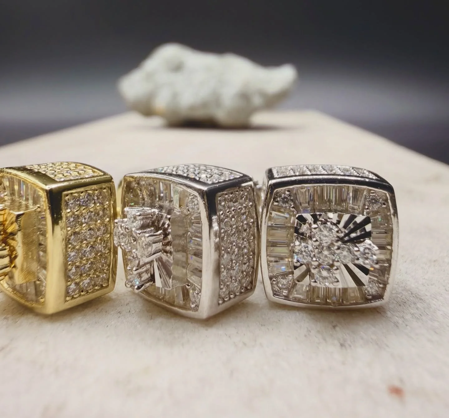 BKB EMPIRE GLOW STUDS : 💎

Gold finish and set with brilliant lab diamonds, these screw-back earrings deliver secure comfort and elevated shine ✨ 

#NewArrıvals