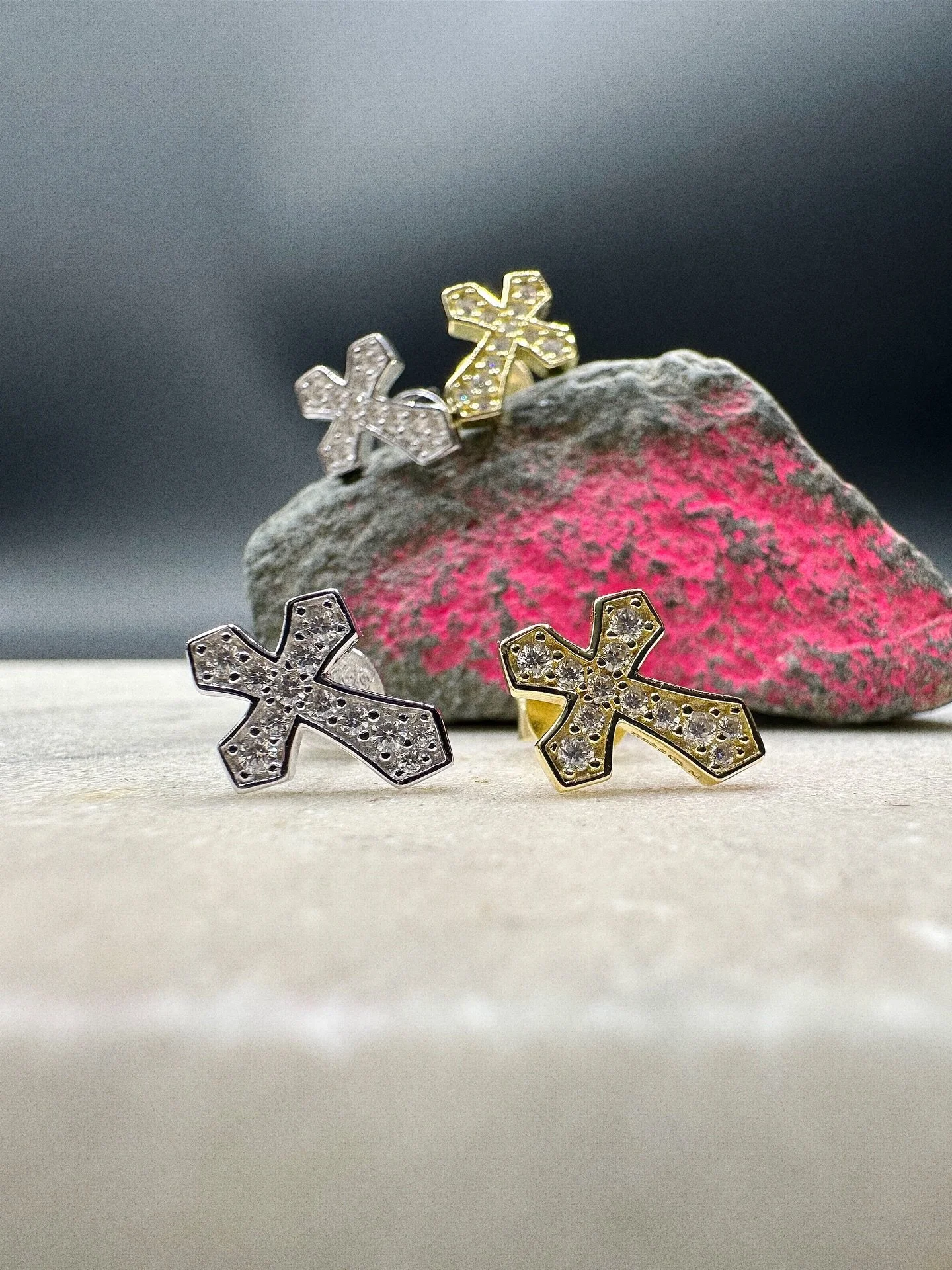 BKB MINI CROSS EARRINGS.