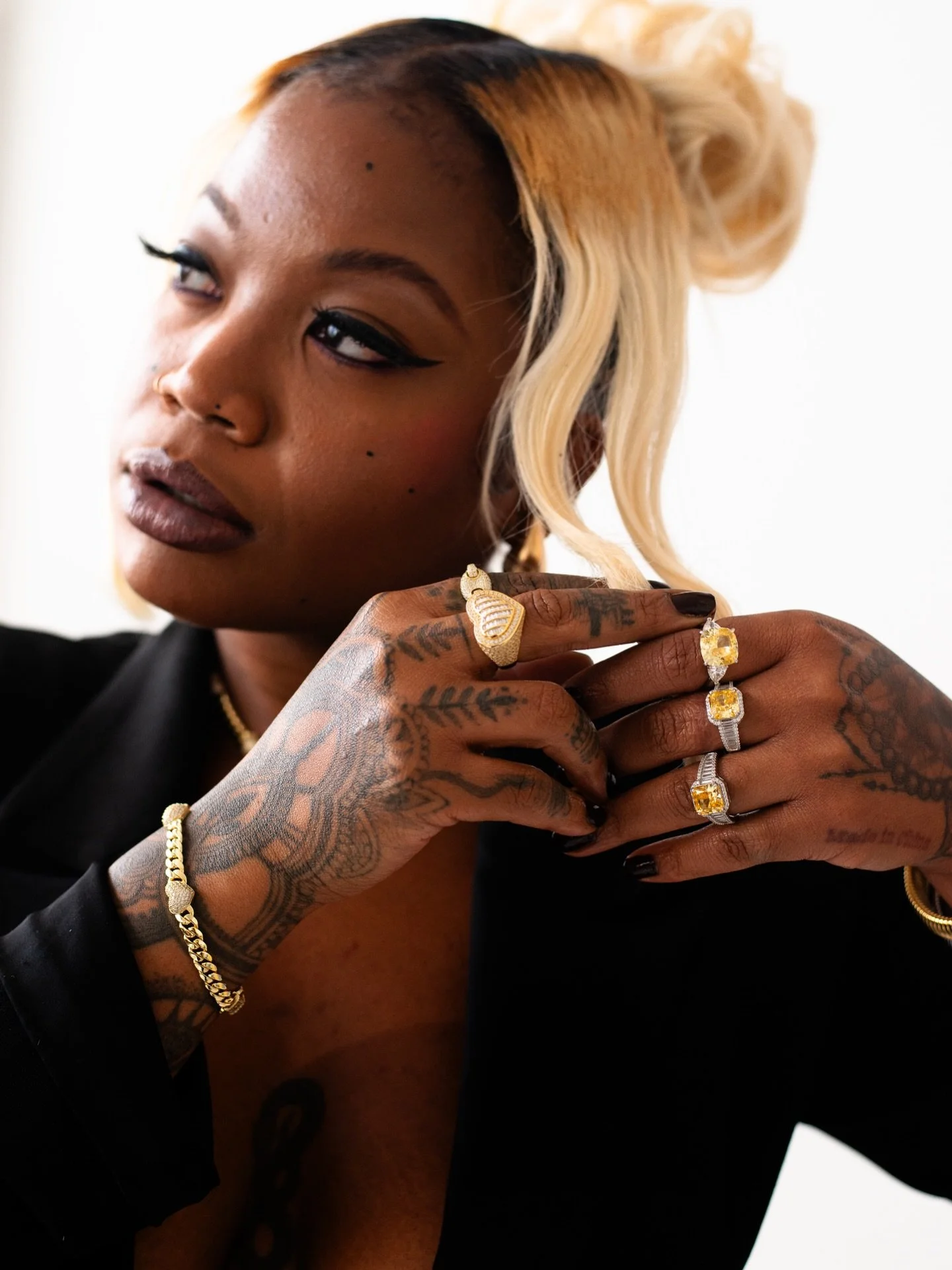 LET THE JEWELRY SET THE VIBE &bull; WWW.BKORBUST.COM 💎

- WEBSITE LINK IN MY BIO - 🧺