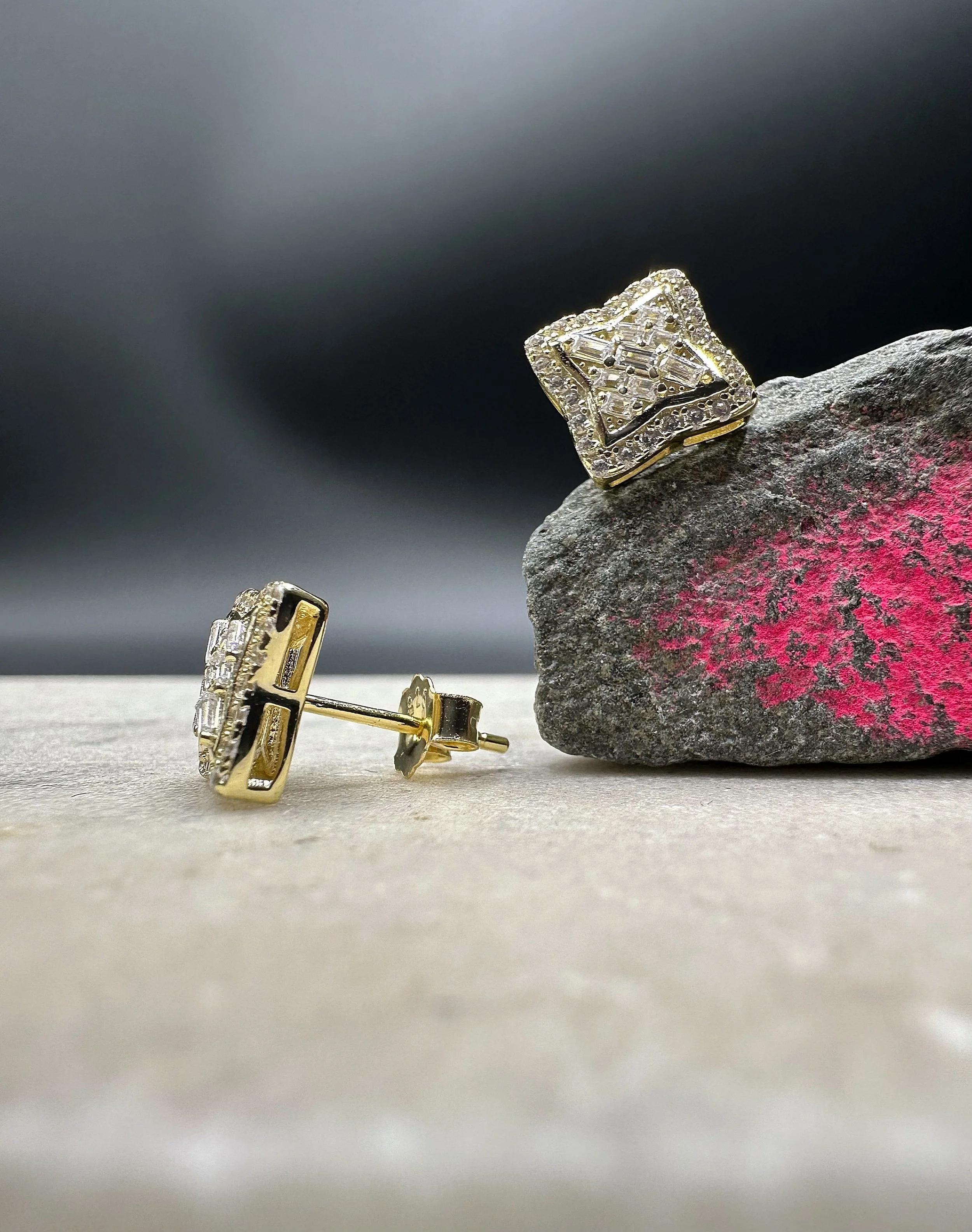 CURRENTLY ON SALE &bull; 

BKB BAGUETTE STAR EARRINGS &bull; 

ALL EARRINGS ARE CURRENTLY ON SALE I REPEAT &ldquo; ALL &ldquo; 🫯🧾