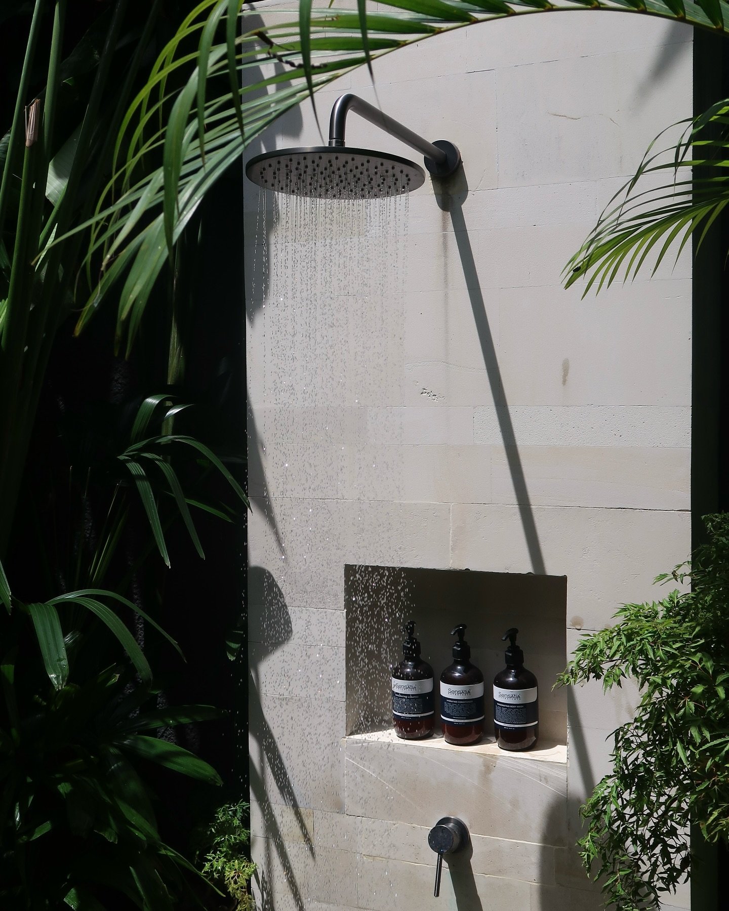 Bathroom details on point

Zambala, Canggu