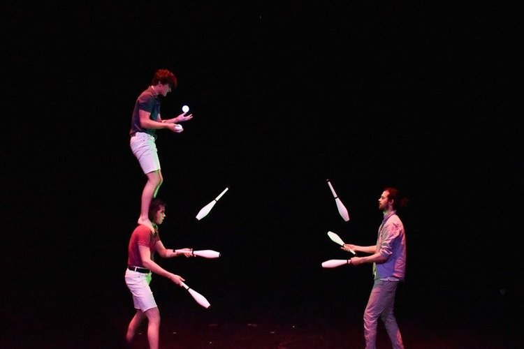 Students juggling clubs