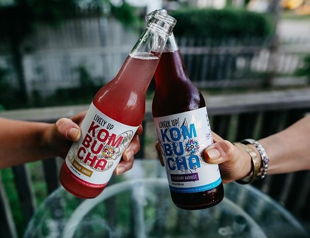 May your week start off with smiles &amp; kombucha ☺️✨ We&rsquo;re hard at work today filling kegs &amp; brewing booch for y&rsquo;all ❤️ Thank you Michigan 🙏
📸: @jennmariephoto