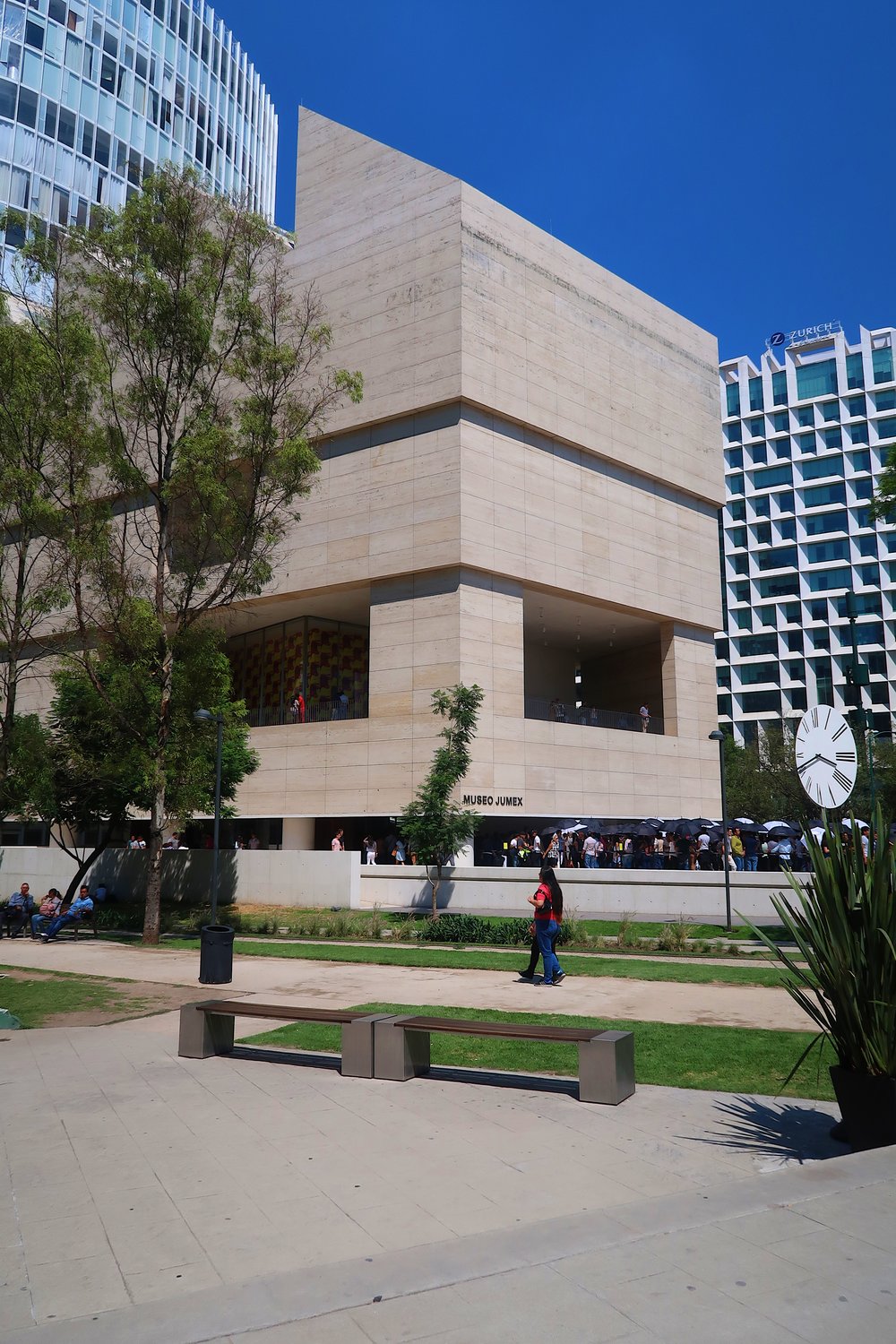 Conveniently located next door is Museo Jumex. 