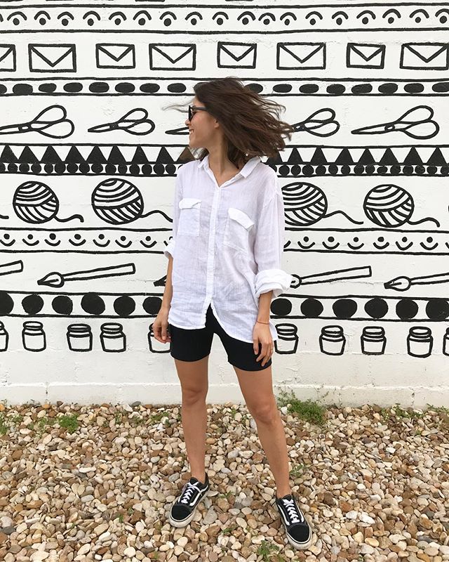 Bike shorts, they&rsquo;re so hot right now 🕶🤙🏼🚲 🍒
-
-
-
-
#saturday #bikeshorts #vans #myvans #blackandwhite #austin #austinlately #atx #mexico #mx #blogitmx #mextagram #huntgrammexico #ootd #ootdmagazine #ootdshare #lotd #look #lookoftheday #w